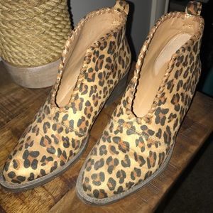 EUC Volatile leopard booties size 8